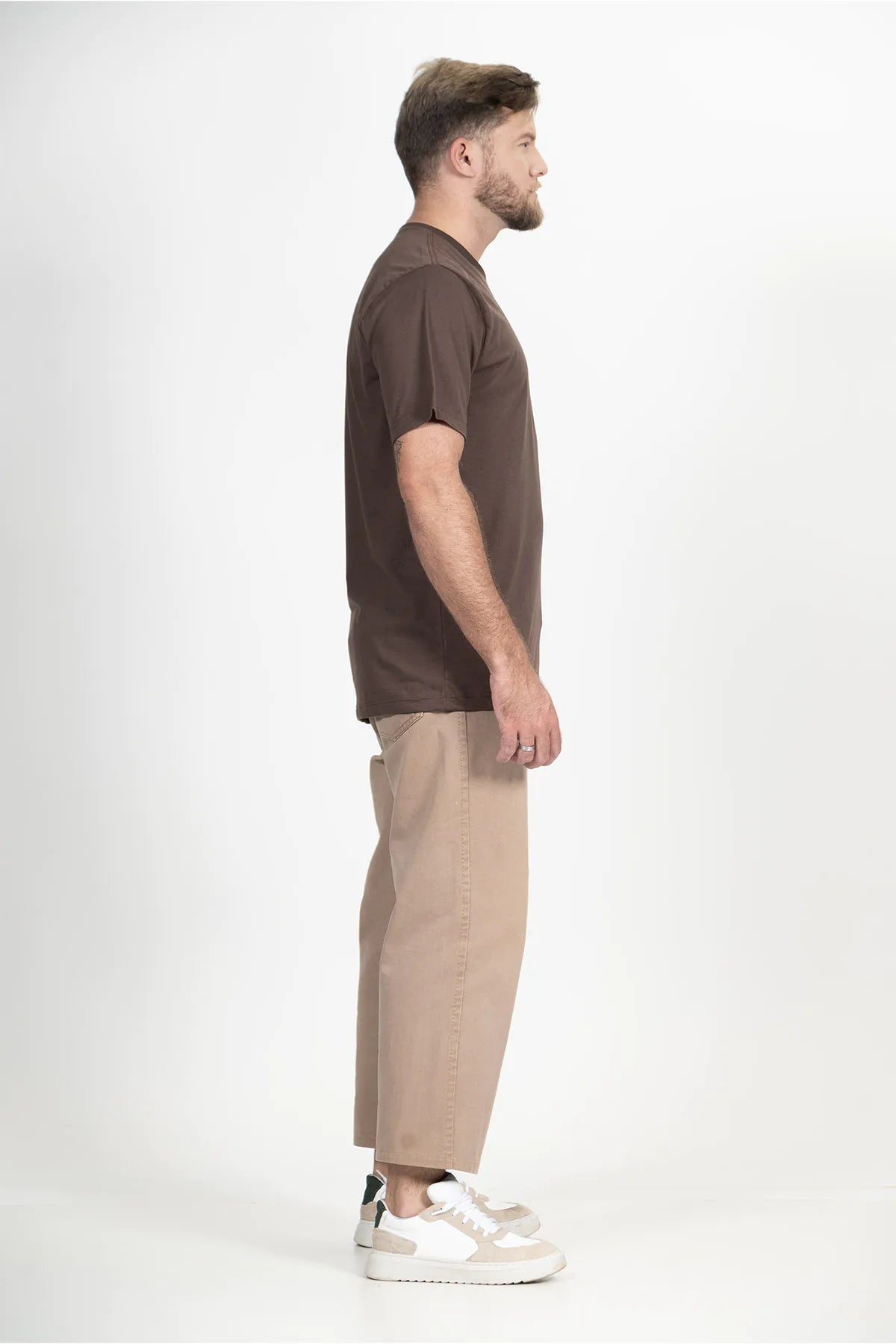 Camiseta Casual Básico – Marrom