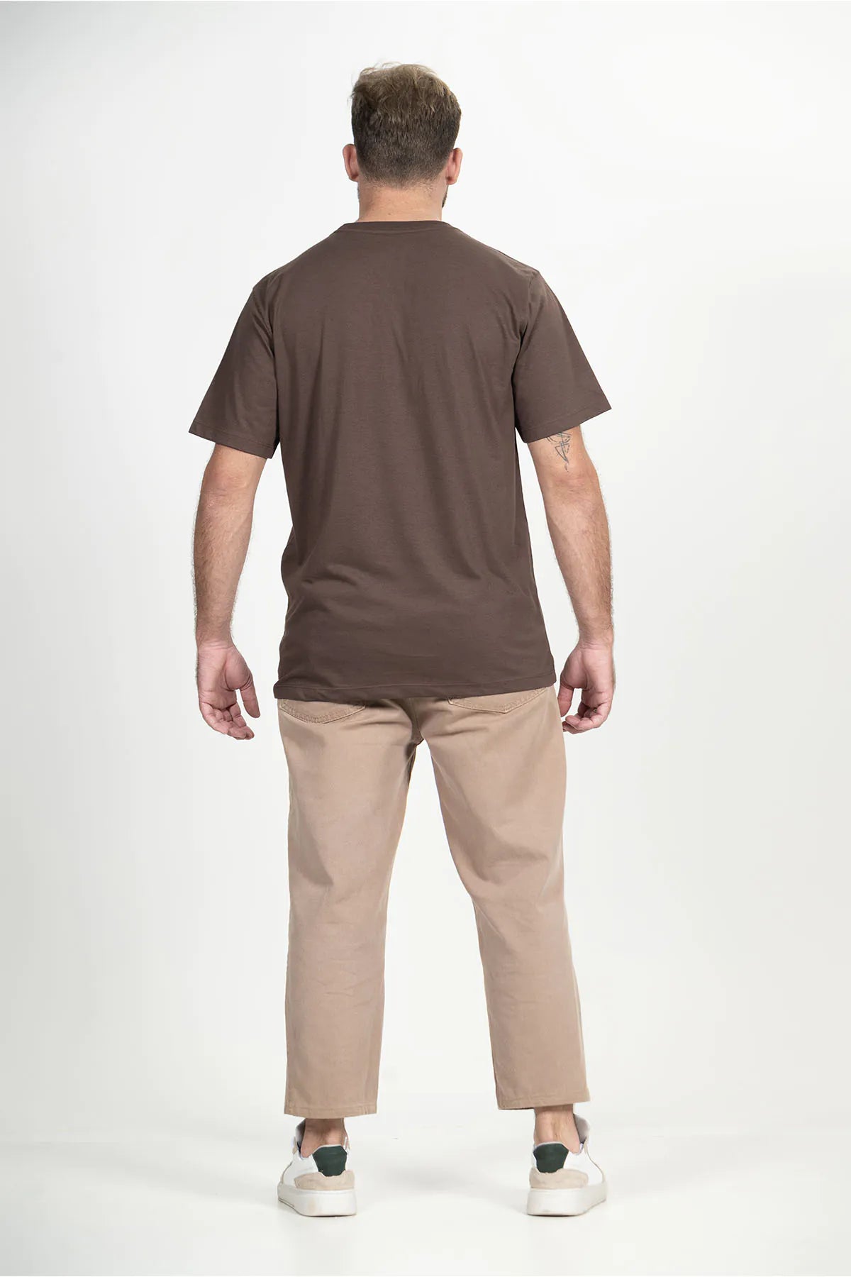 Camiseta Casual Básico – Marrom