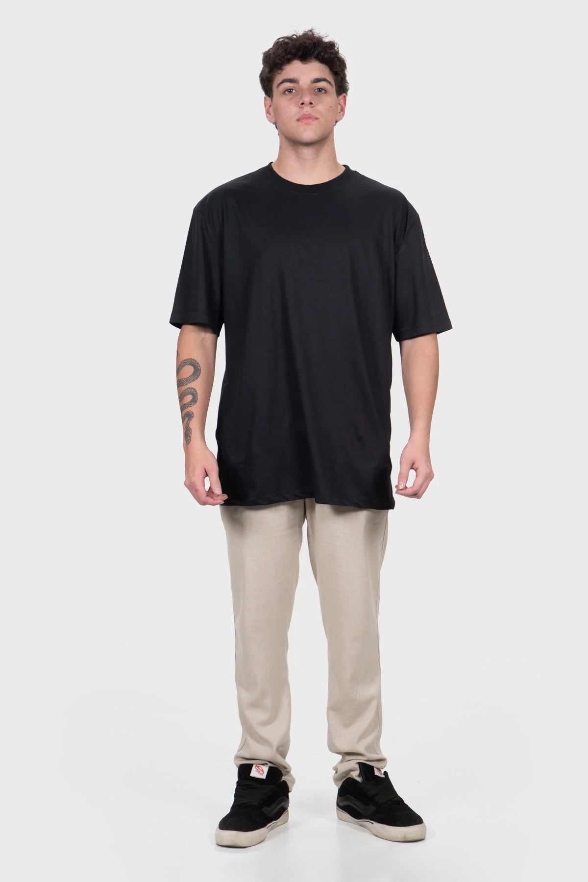 Camiseta Streetwear Block Básica – Preta