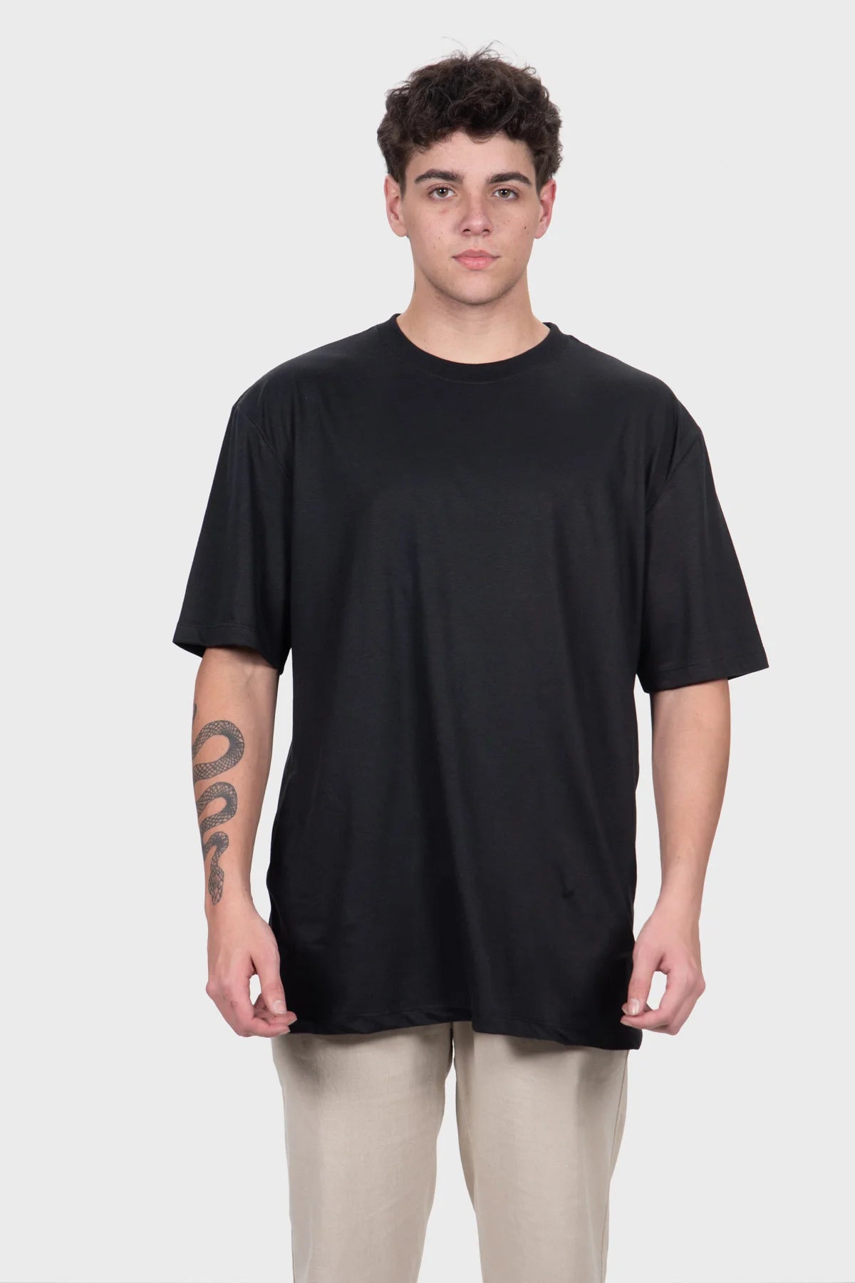 Camiseta Streetwear Block Básica – Preta